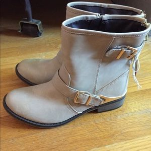 NWT Mossimo Beige Boots Size 7.5